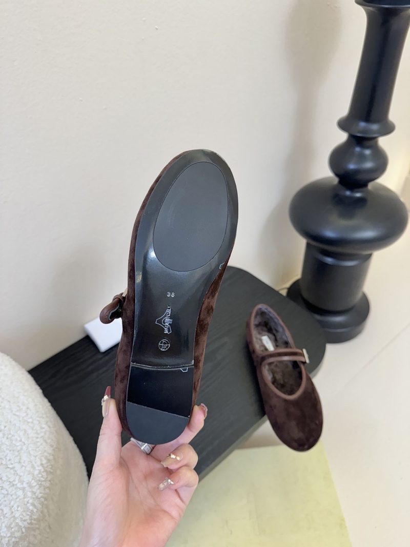 The R0w flat shoes
